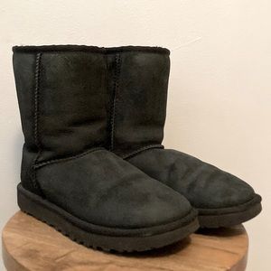 Ugg Classic Short II Black Size 7